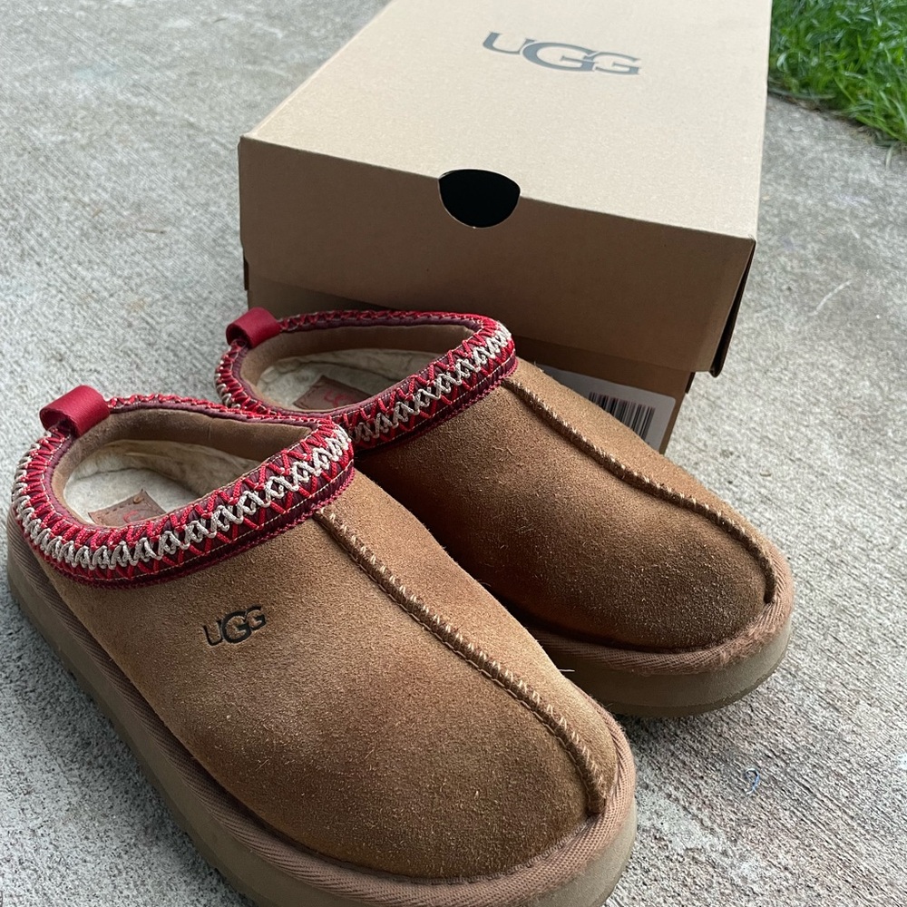 UGG Tazz Platform Girls’ Size 2